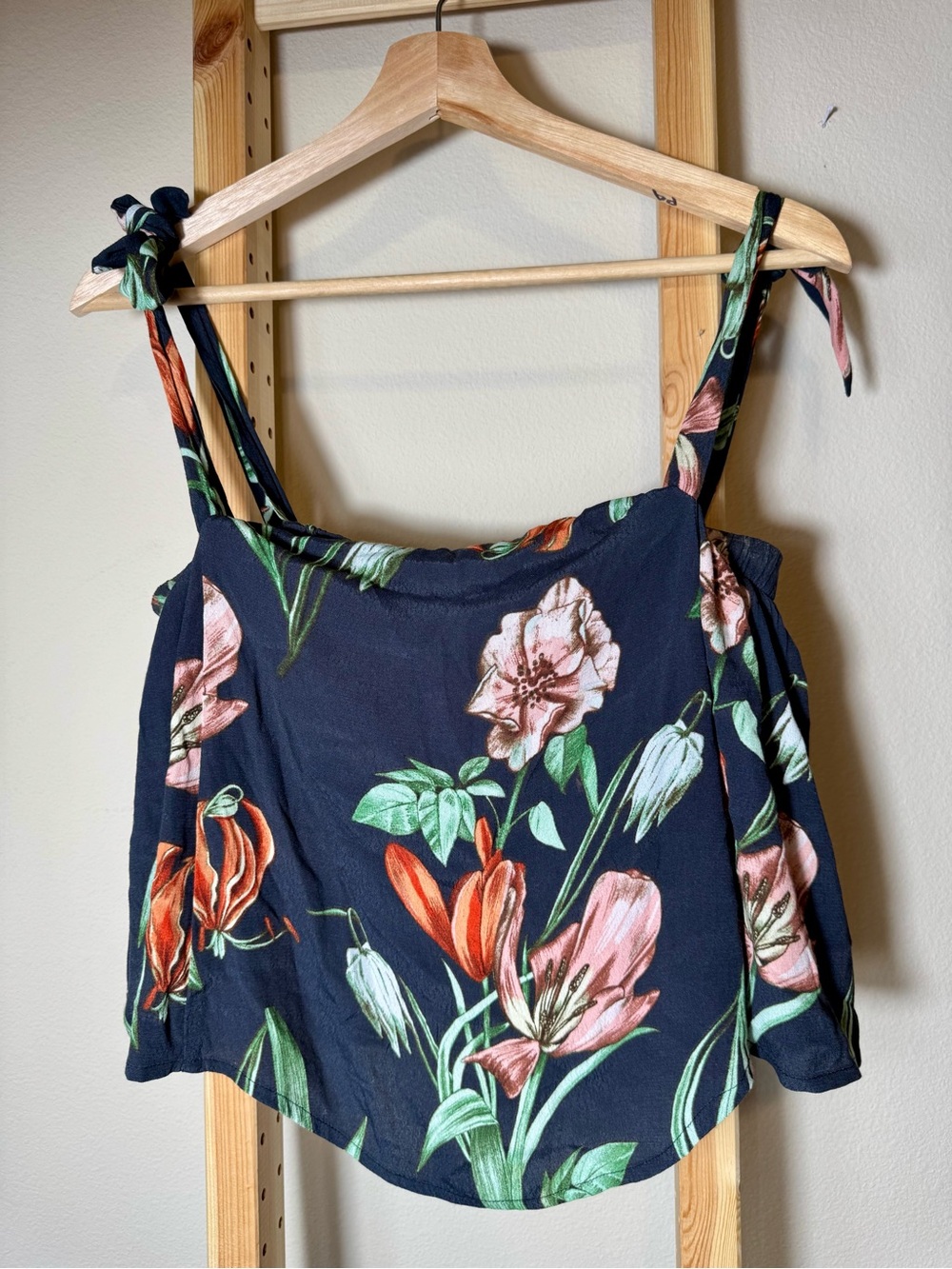 ASTR the Label Floral Tie Strap Cropped Camisole Tank Top Navy Blue Size XS